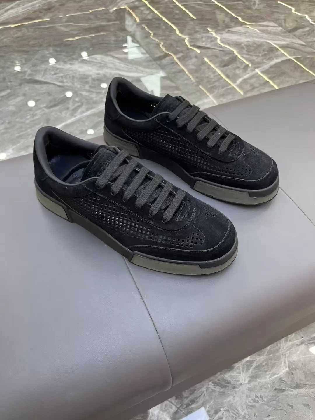 Men's shoes 💰460 [New style] 🐝🐝⚠️[DG] ⚠️High grade, top craftsmanship ⚠️Men's casual style, regular size 39 to 44 (45 can be customized ⚠️D &G Fashionable and casual style, unique design style! Fully original single-layer calfskin hollow design, inner calfskin latex back foot! Exclusive for summer! Original TPU outsole! Look at the details of the quality, and it can stand up to all kinds of tests!